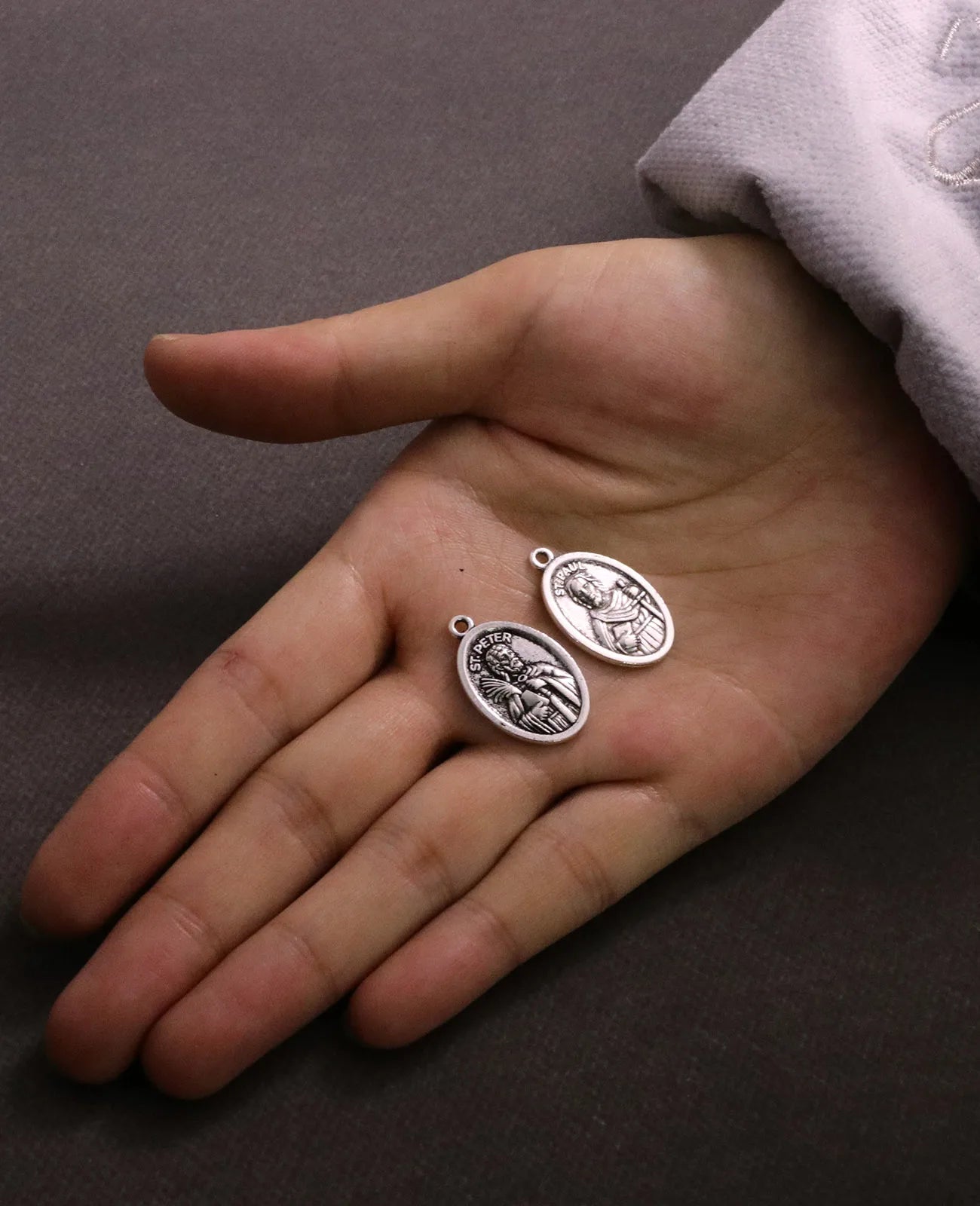 20pcs Saint Peter and Saint Paul Catholic Medals – Oval Religious Charms for DIY Jewelry and Rosaries