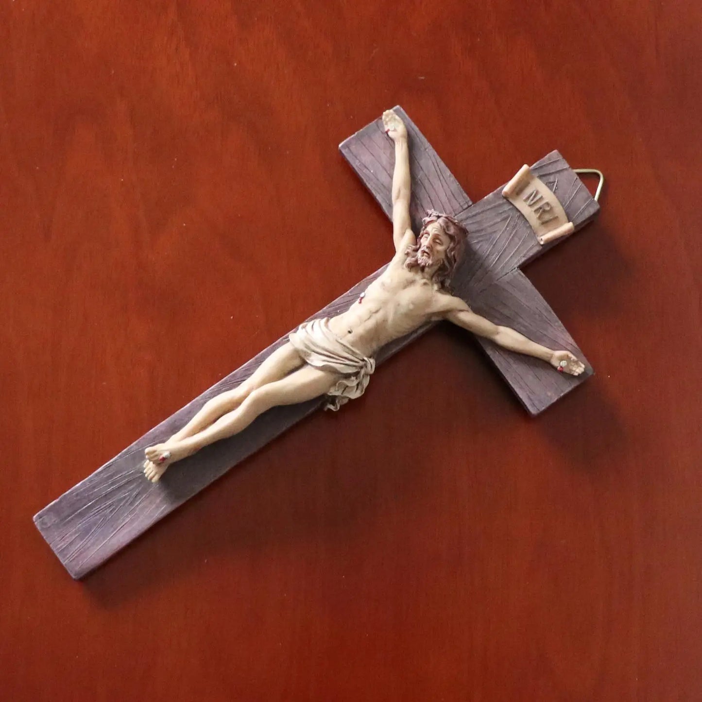 Wall-Mounted Resin Cross Figurine – Decorative Christian-Inspired Sculpture for Home or Office (24.5cm)