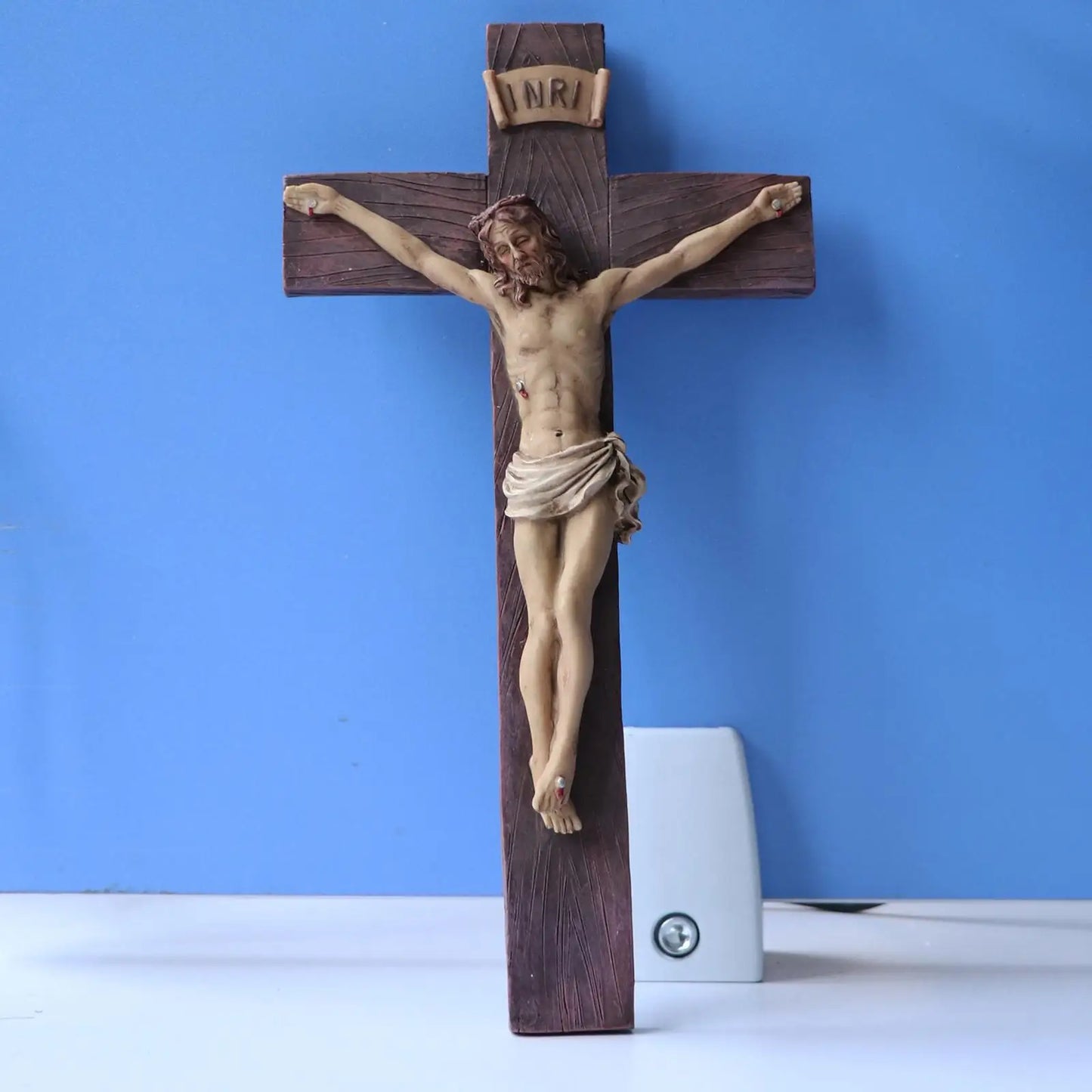 Wall-Mounted Resin Cross Figurine – Decorative Christian-Inspired Sculpture for Home or Office (24.5cm)