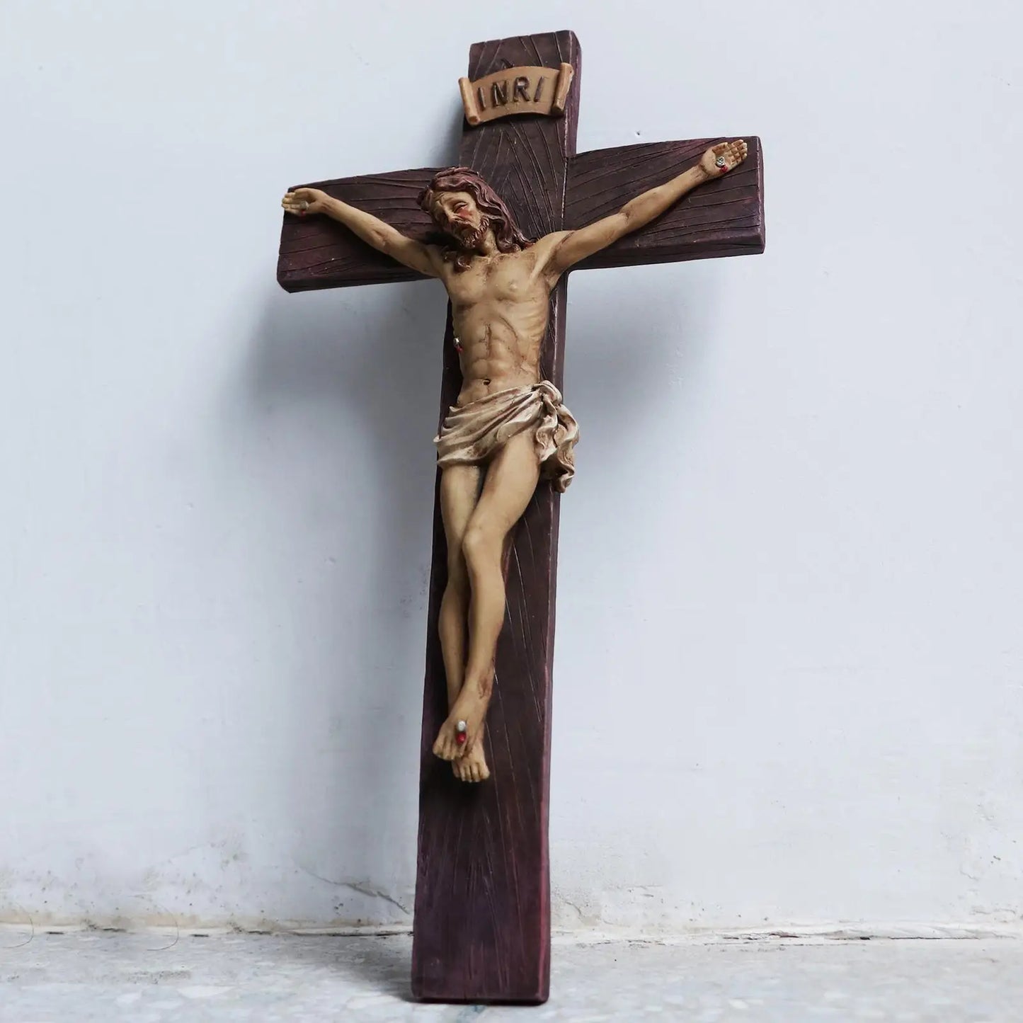 Wall-Mounted Resin Cross Figurine – Decorative Christian-Inspired Sculpture for Home or Office (24.5cm)