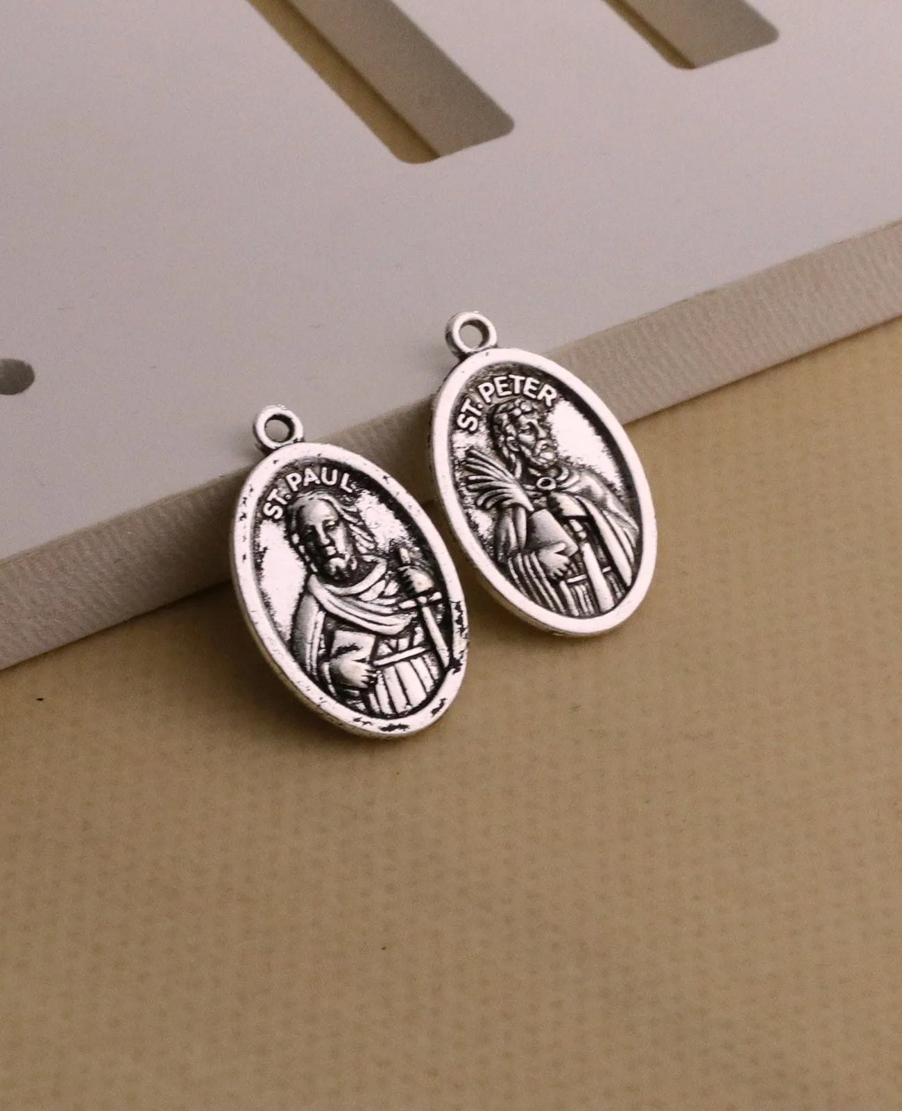 20pcs Saint Peter and Saint Paul Catholic Medals – Oval Religious Charms for DIY Jewelry and Rosaries